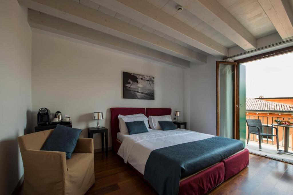 Room, Double Bed, Partial Lake View, Hotel del Porto 2/3