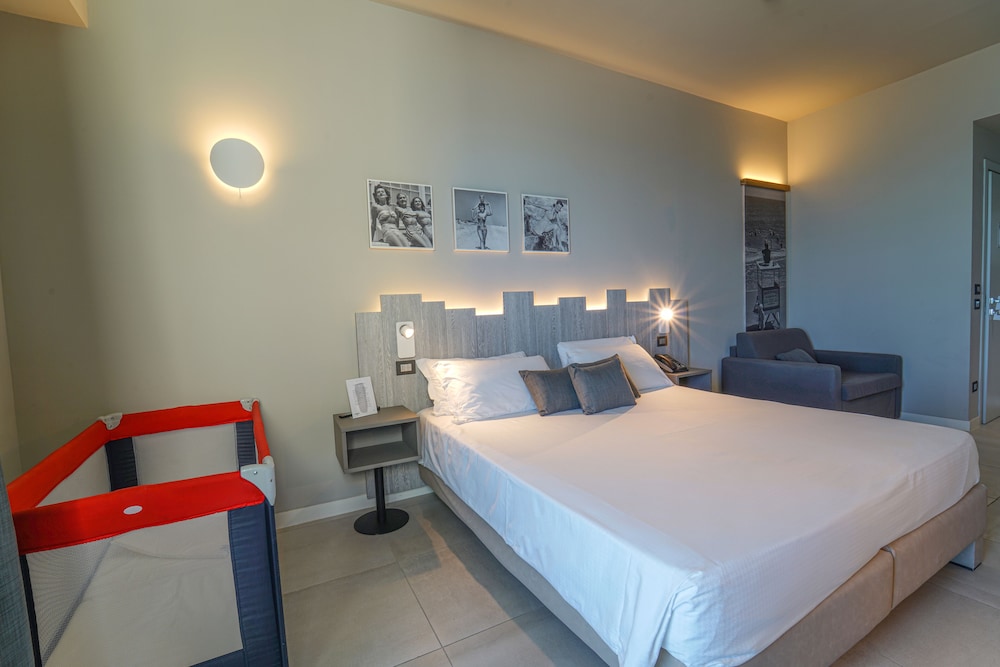غرفة تنفيذية ثلاثية بسرير كوين وسرير فردي بإطلالة على البحر، Nautilus Family Hotel 3/10