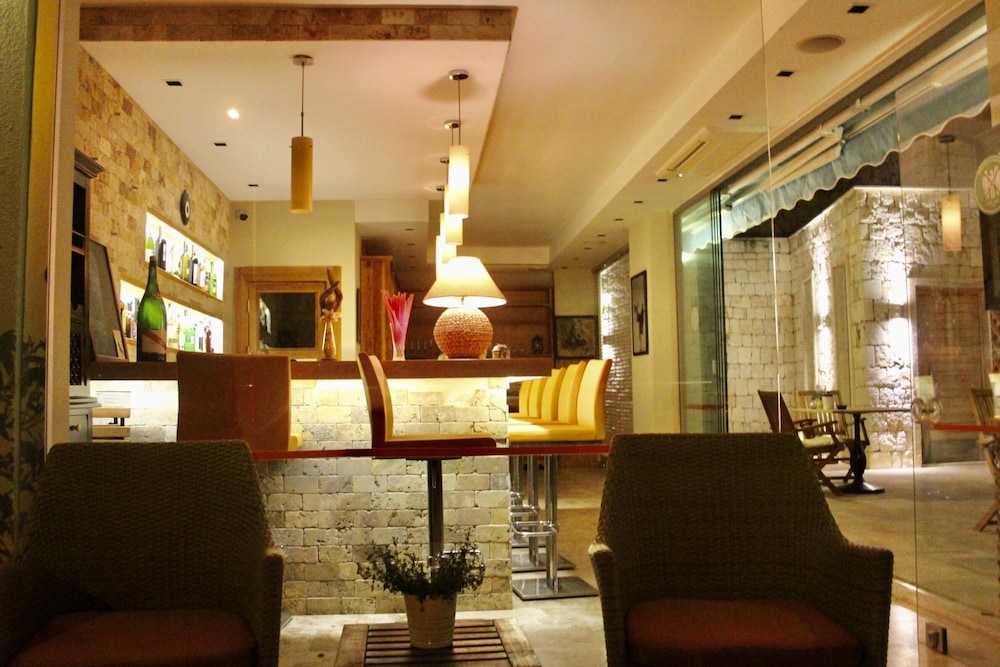 Saylam Suites 7/66