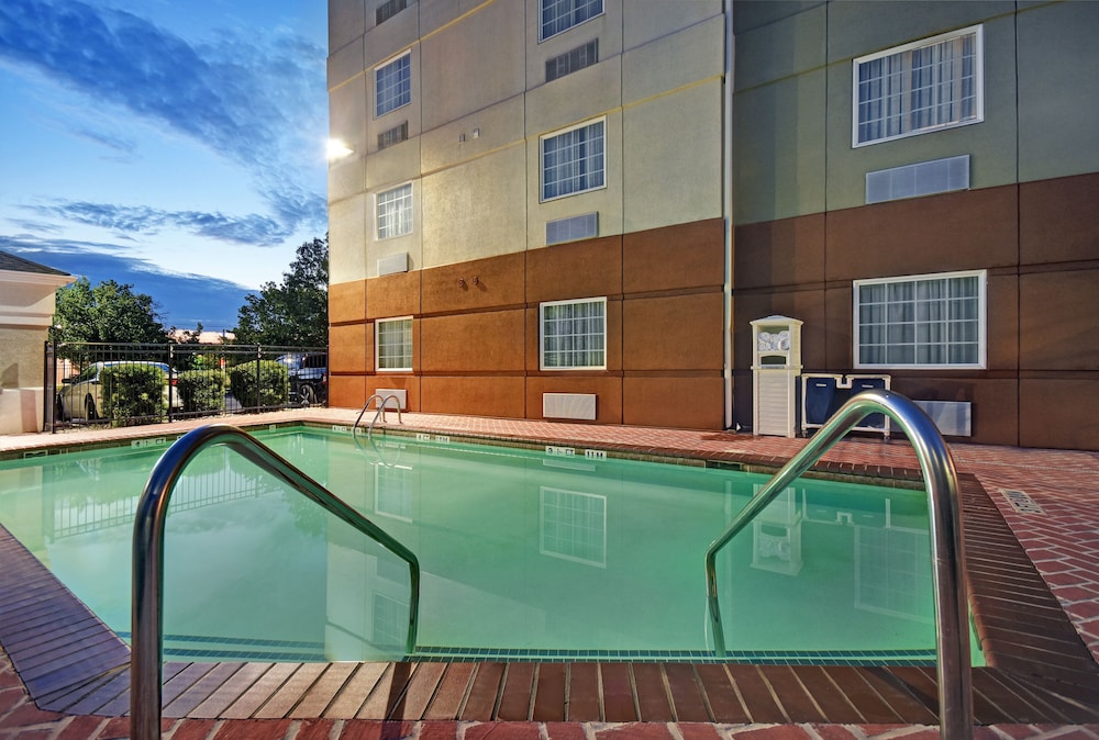 CANDLEWOOD SUITES COLUMBIA-FT. JACKSON 33/62