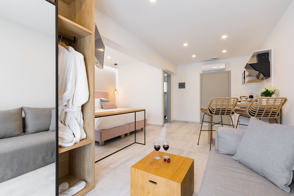 V Luxury Suites 29/50