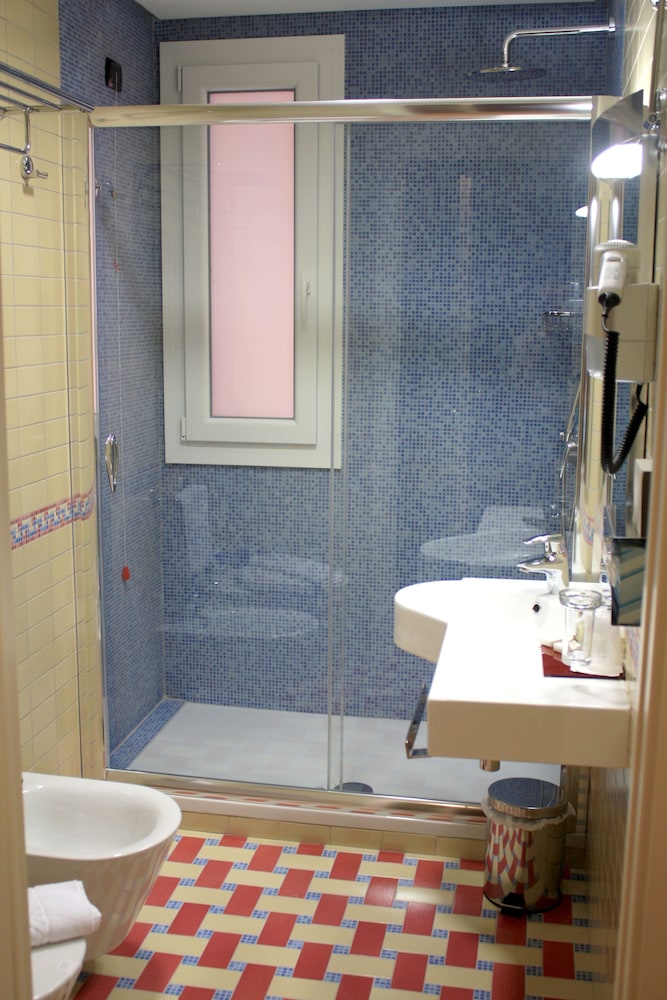 Artemis Hotel 33/69