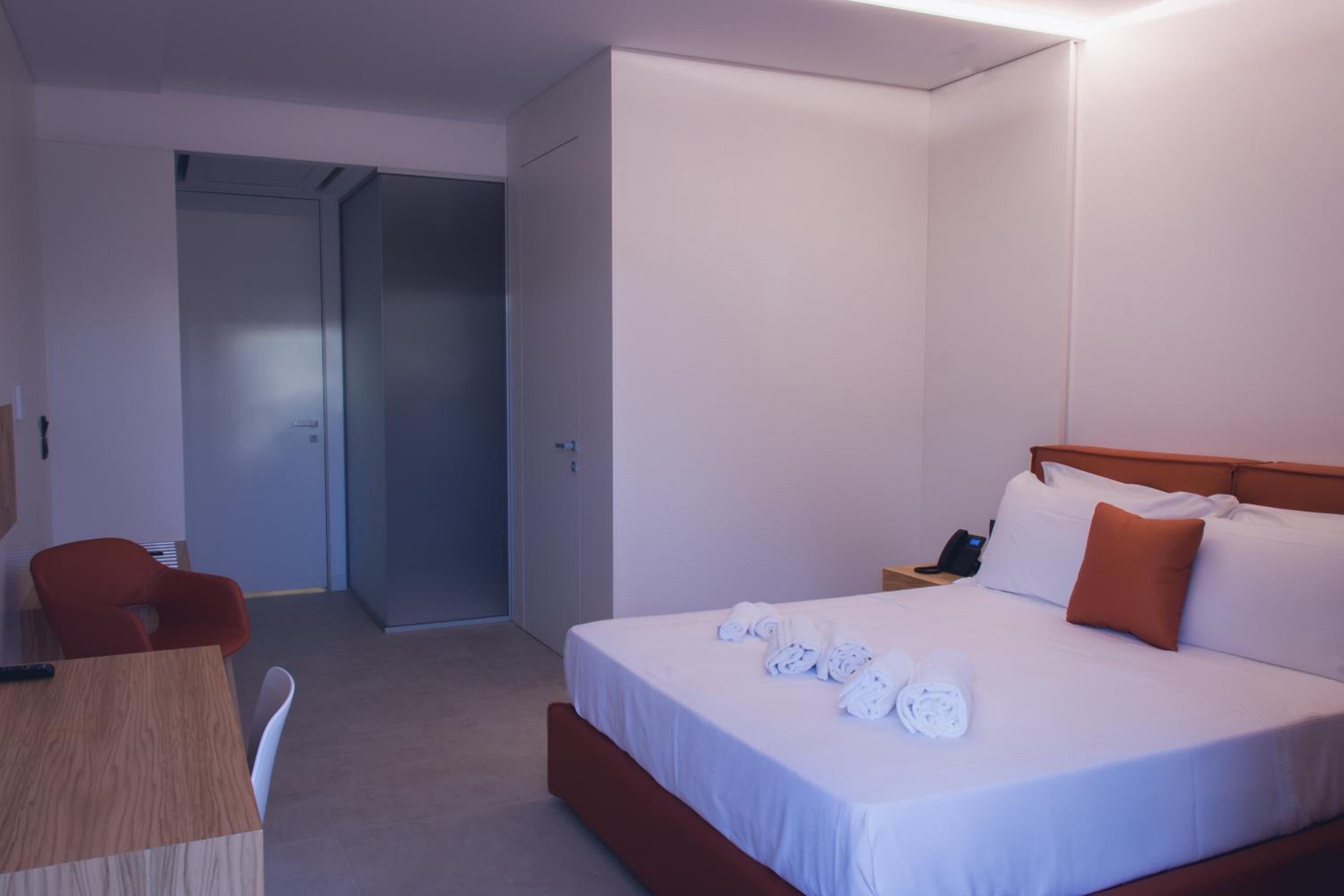 Sunset Hotel 20/50