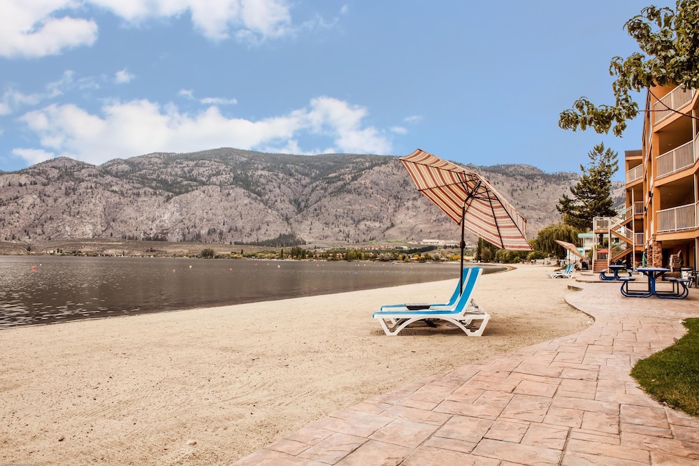 Coast Osoyoos Beach Hotel 28/50