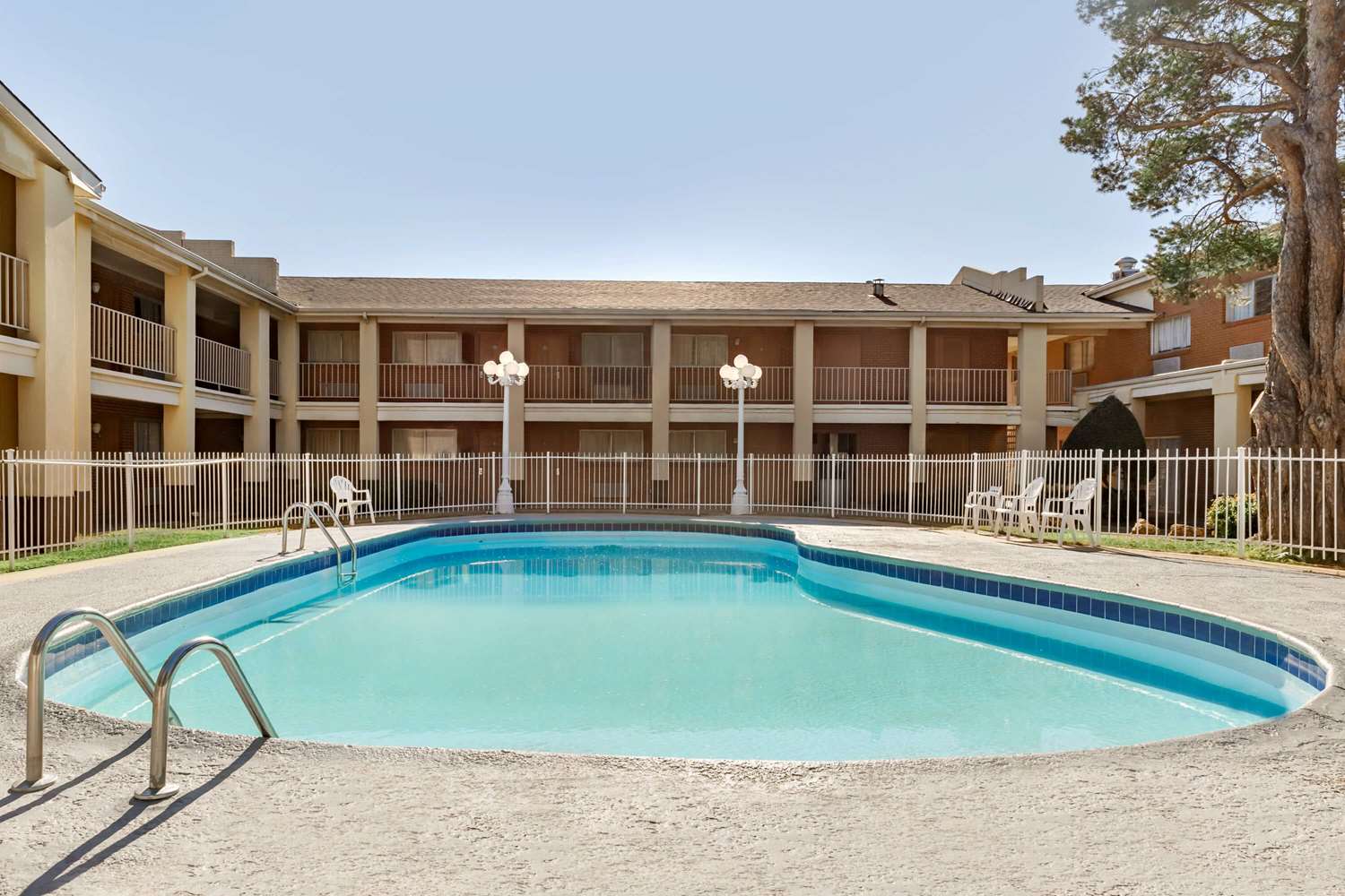Days Inn by Wyndham Lawton 27/47
