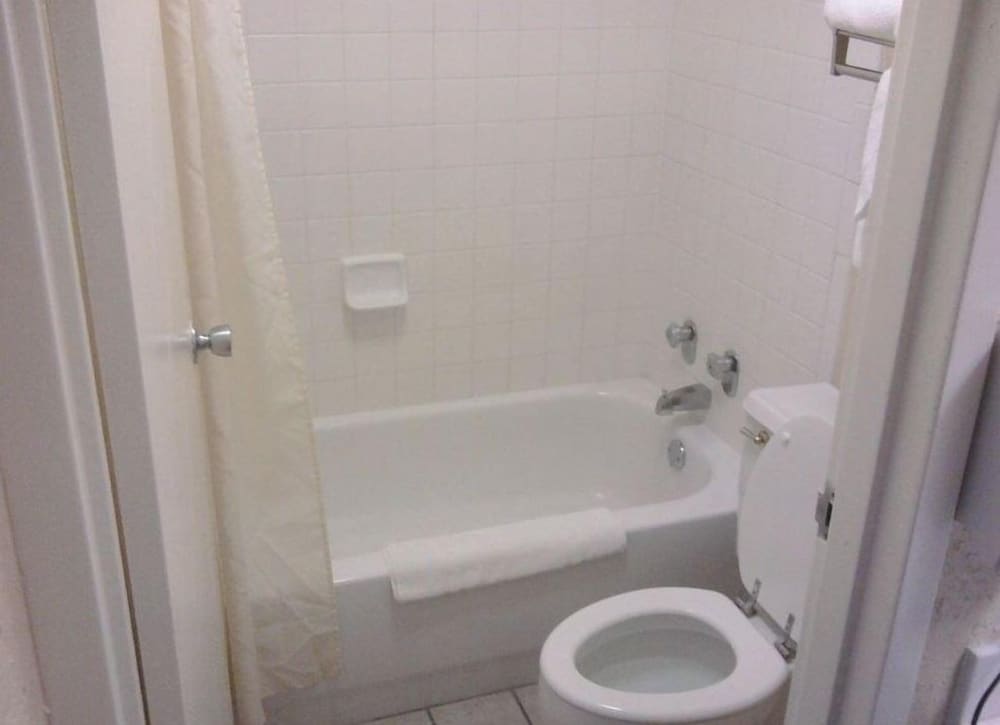 Holiday Inn Express Hotel And Suites Burleson Ft Worth 63/65