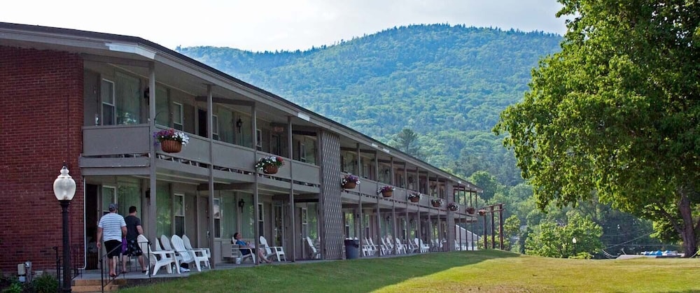 Fort William Henry Hotel and Conference Center 6/67