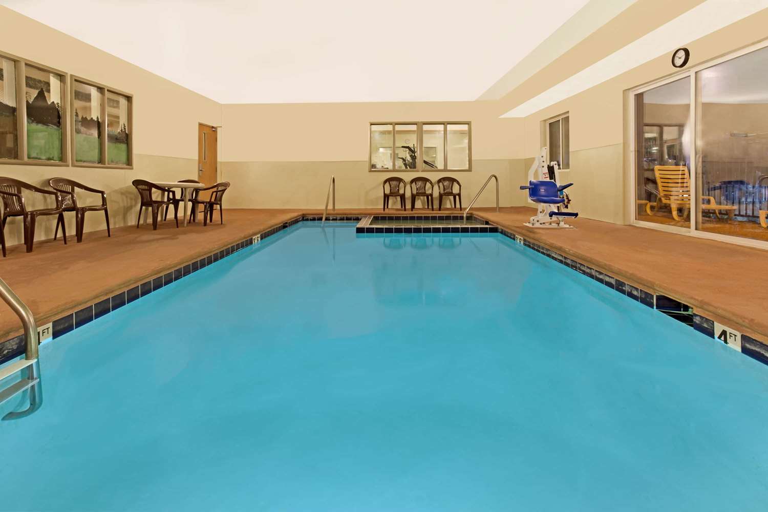 Days Inn & Suites By Wyndham Castle Rock 8/19