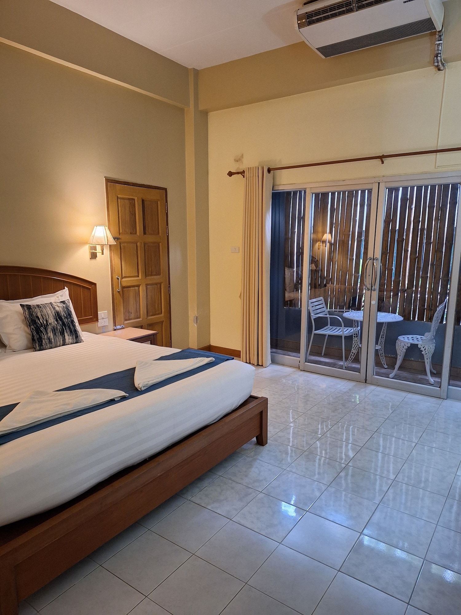 SUPERIOR, DOUBLE BED