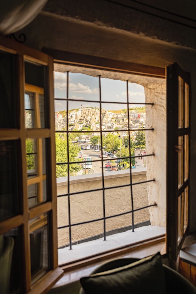 Cave Hotel Saksagan 24/48