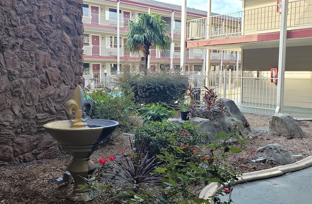 Red Roof Inn Kenner - New Orleans Airport NE 18/29