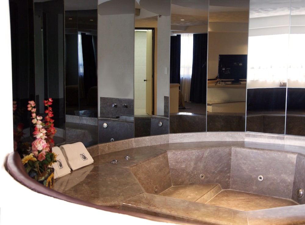 Portonovo Hotel And Suites 5/35