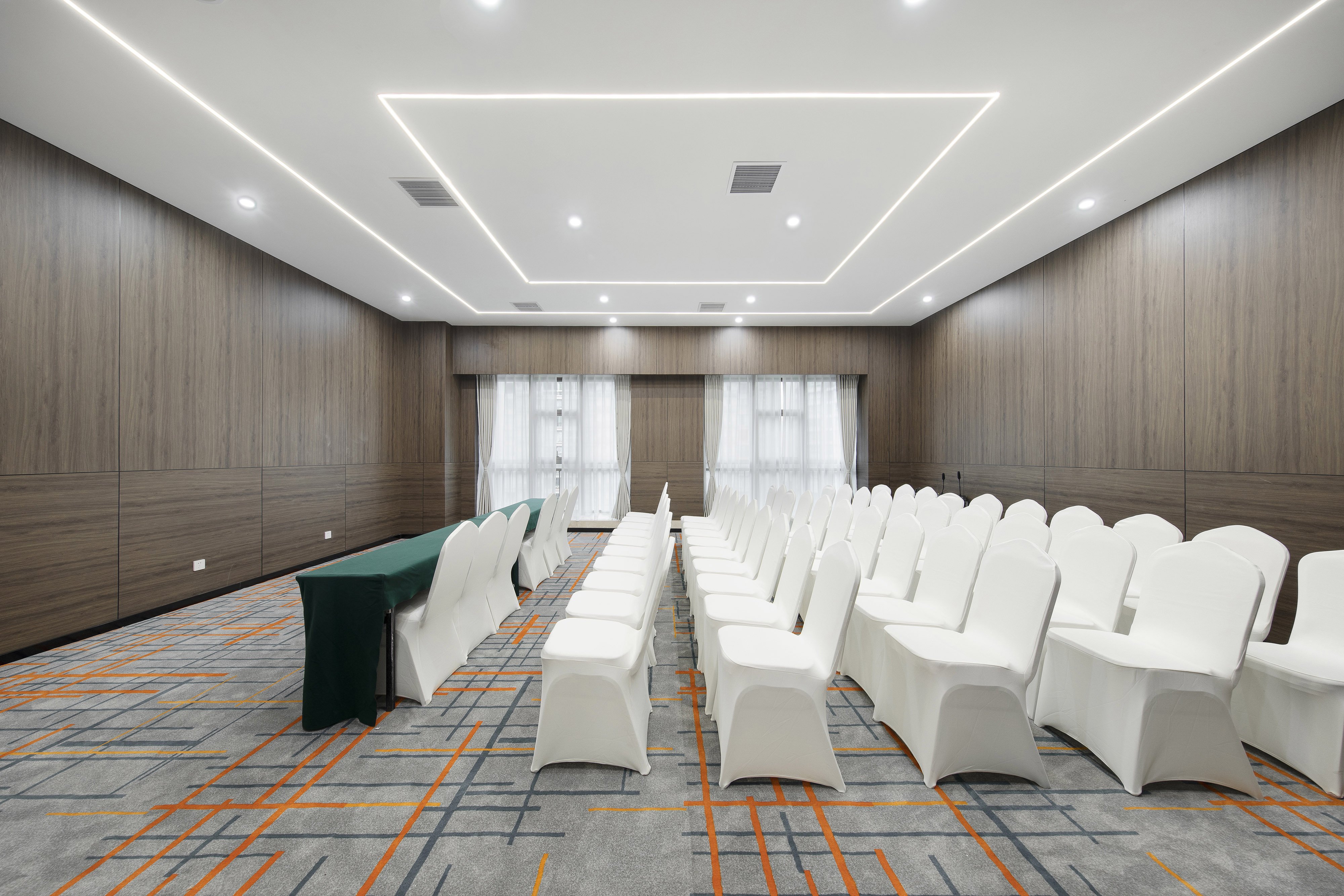 Holiday Inn Express Chongqing Guanyinqiao 27/32