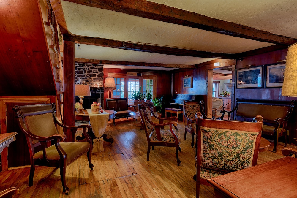 Auberge Handfield 24/50