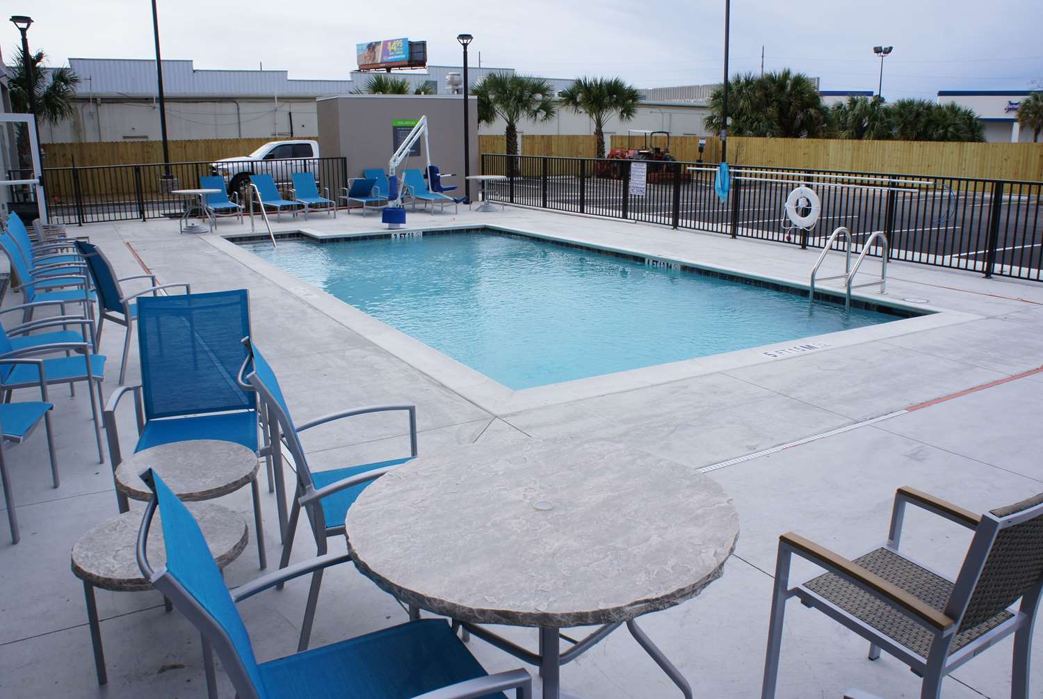 La Quinta Inn Suites By Wyndham Mobile 51/70