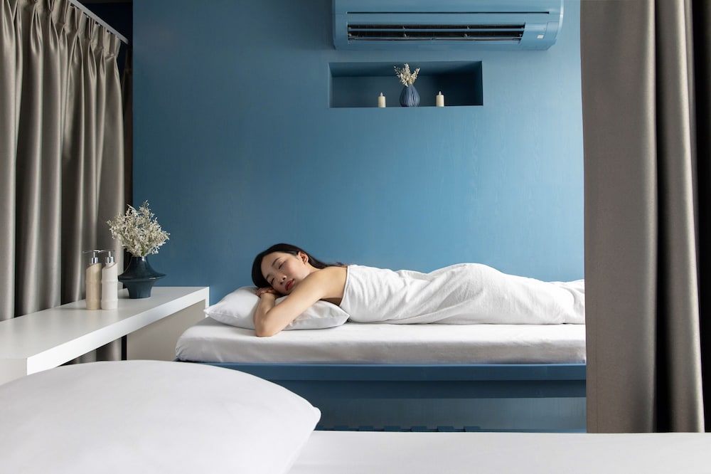 128 Room and Massage 7/39