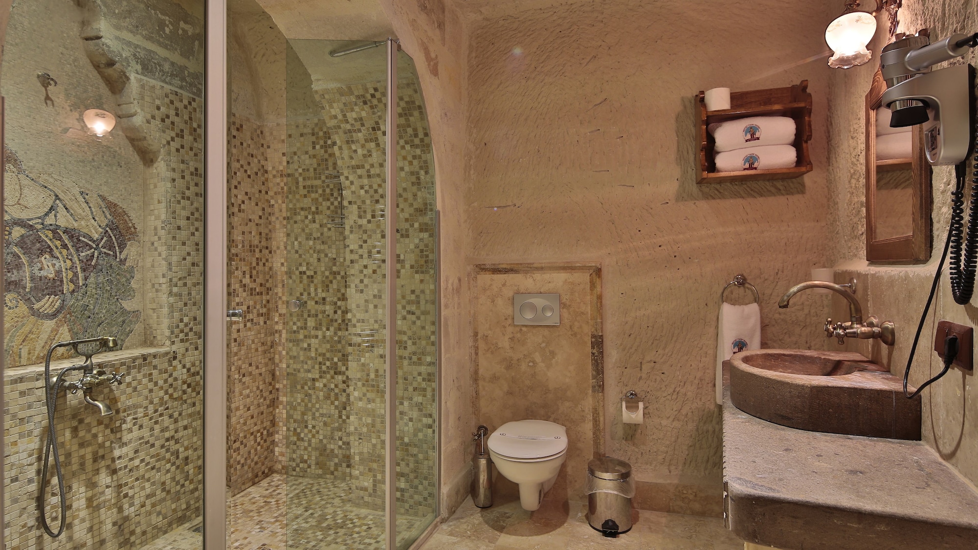 CAVE, SUITE, KING BED