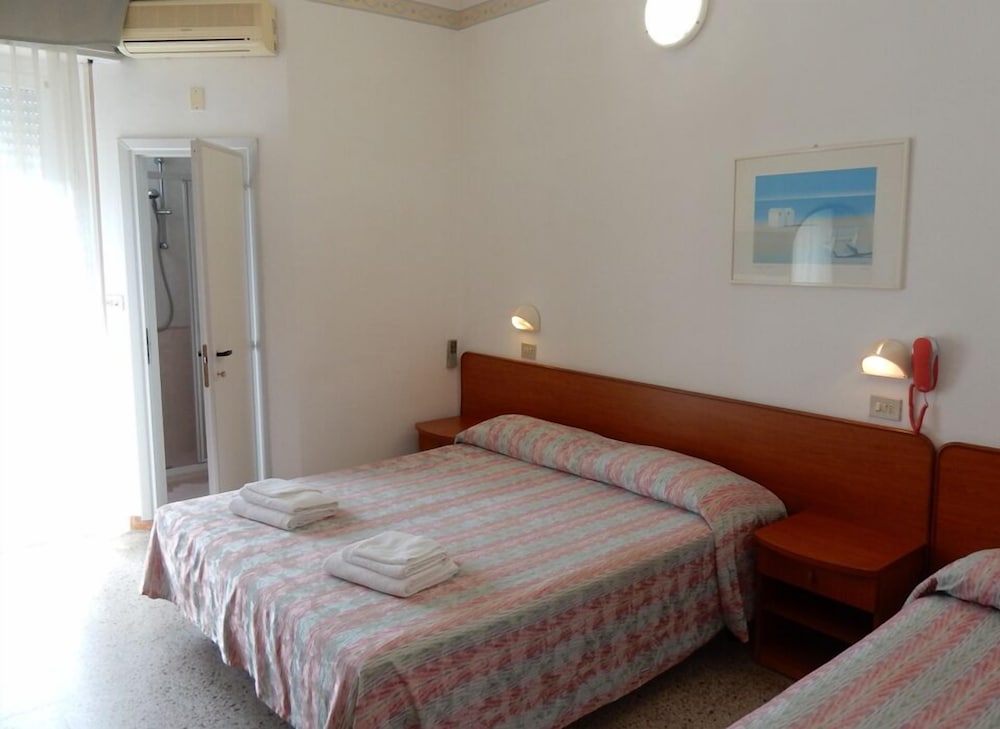 ROOM, TRIPLE