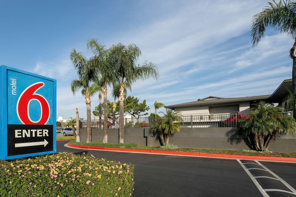 Motel6 Fontana 6/46