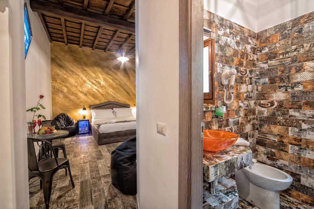 Navona Rooms with Jacuzzi 24/71