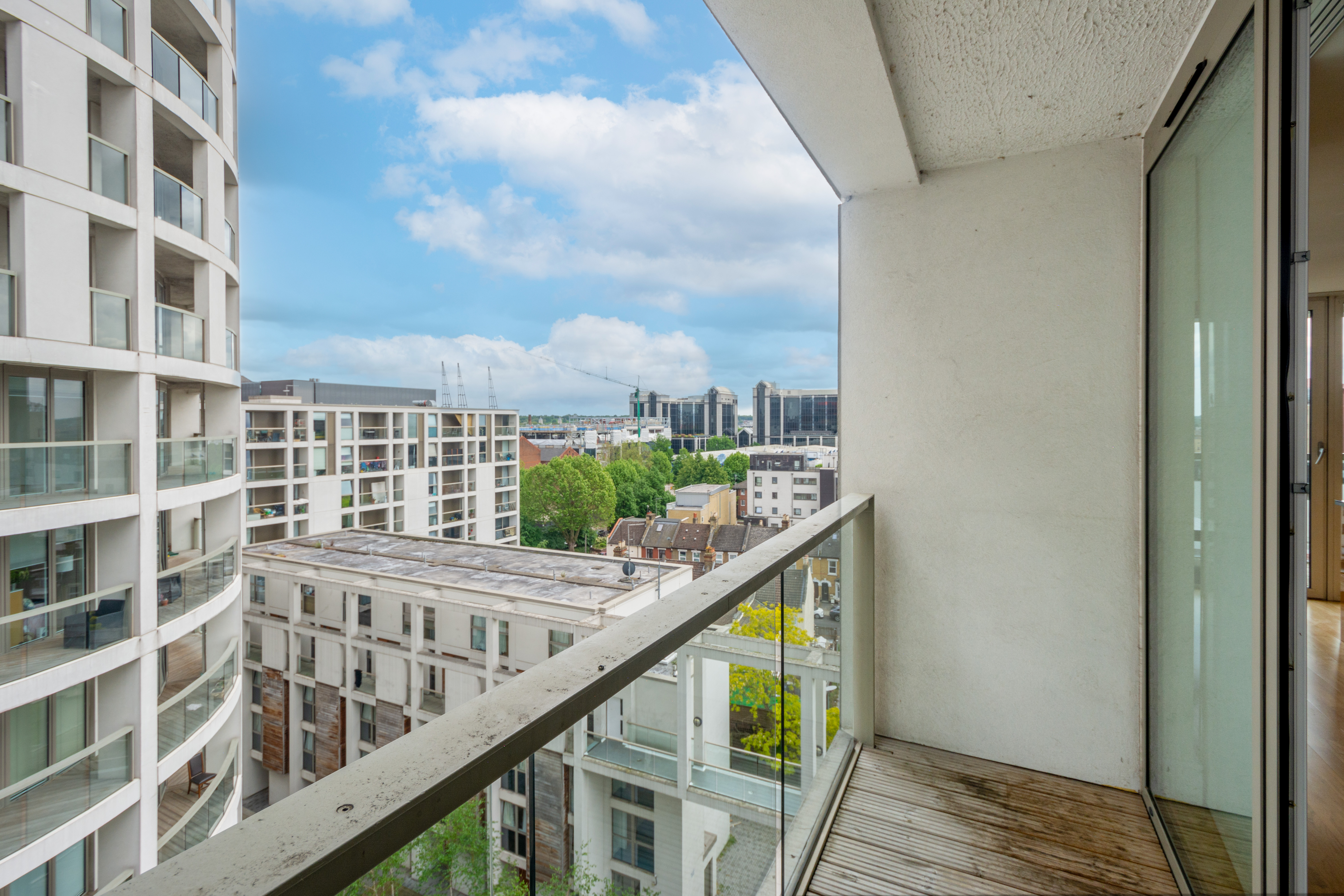 Luxurious Lanterns Court Two-Bedrooms Apartments 4/50
