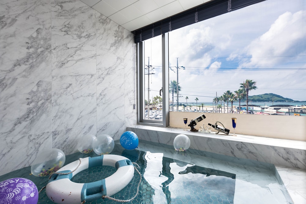 Bluespring Boutique Hotel 50/50