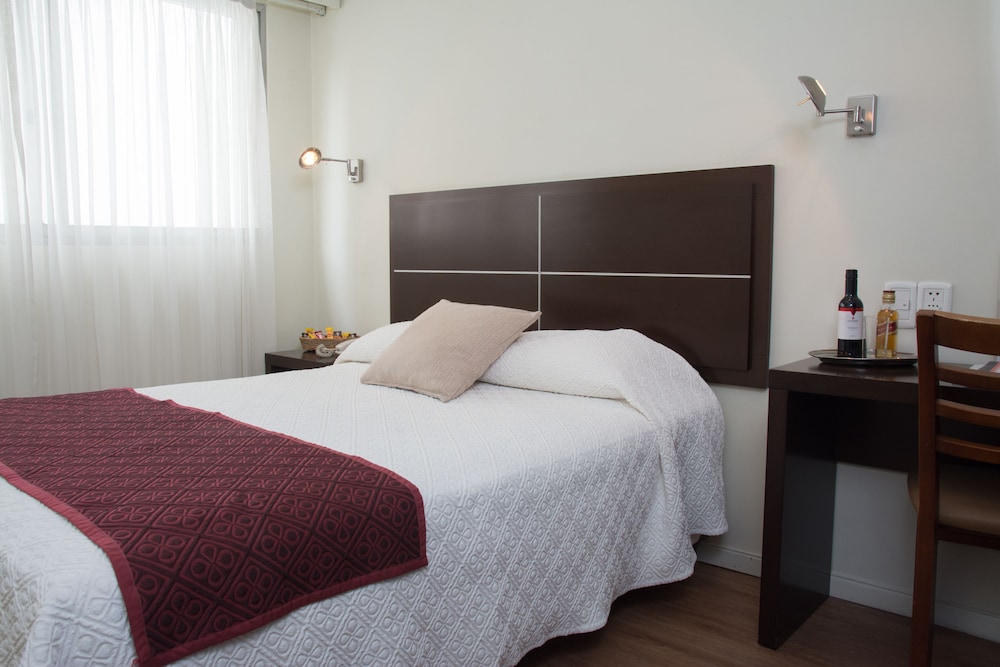 ROOM, DOUBLE BED
