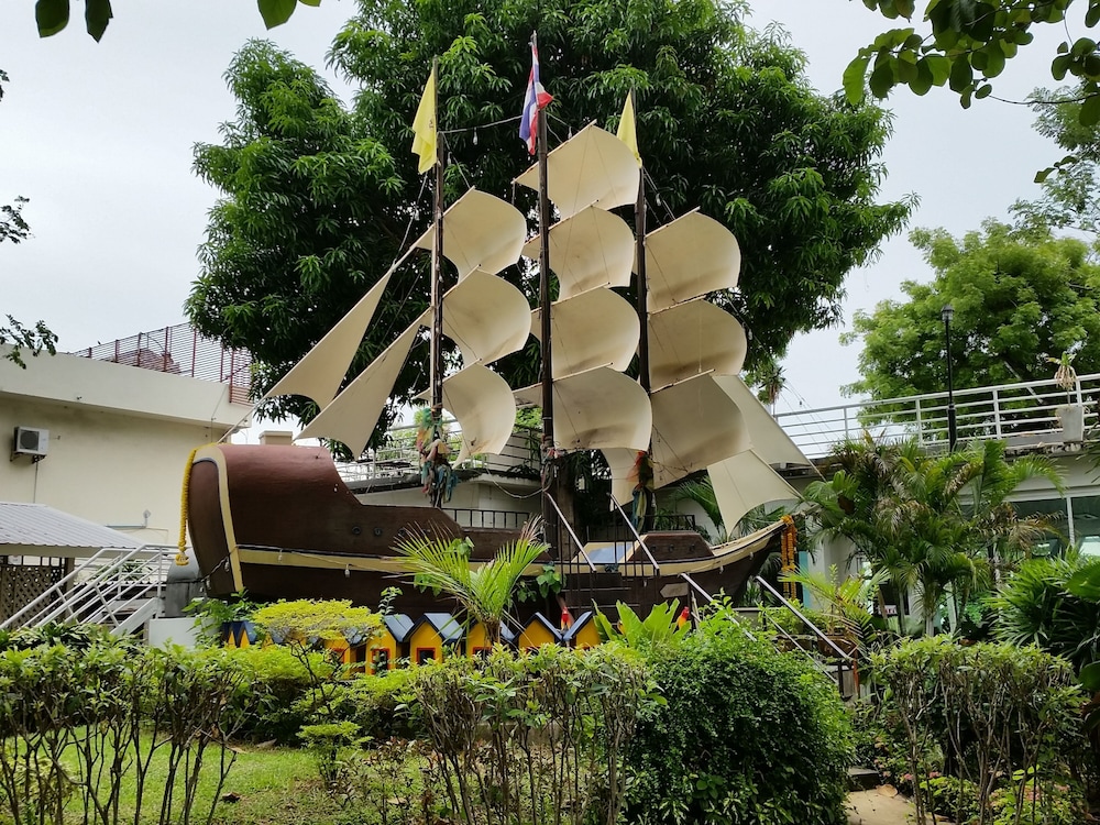 Nautical Inn 51/61