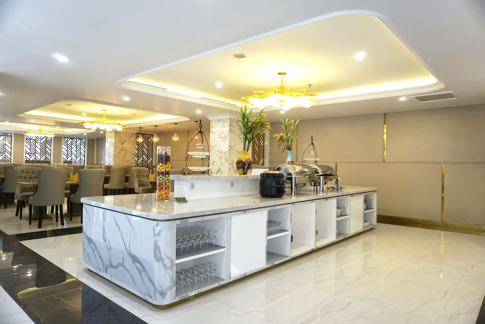 Grand Senyum Hotel 3/33