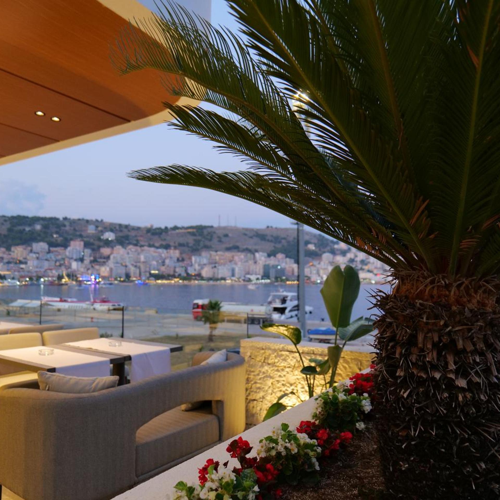 Yacht Premium Hotel 44/50