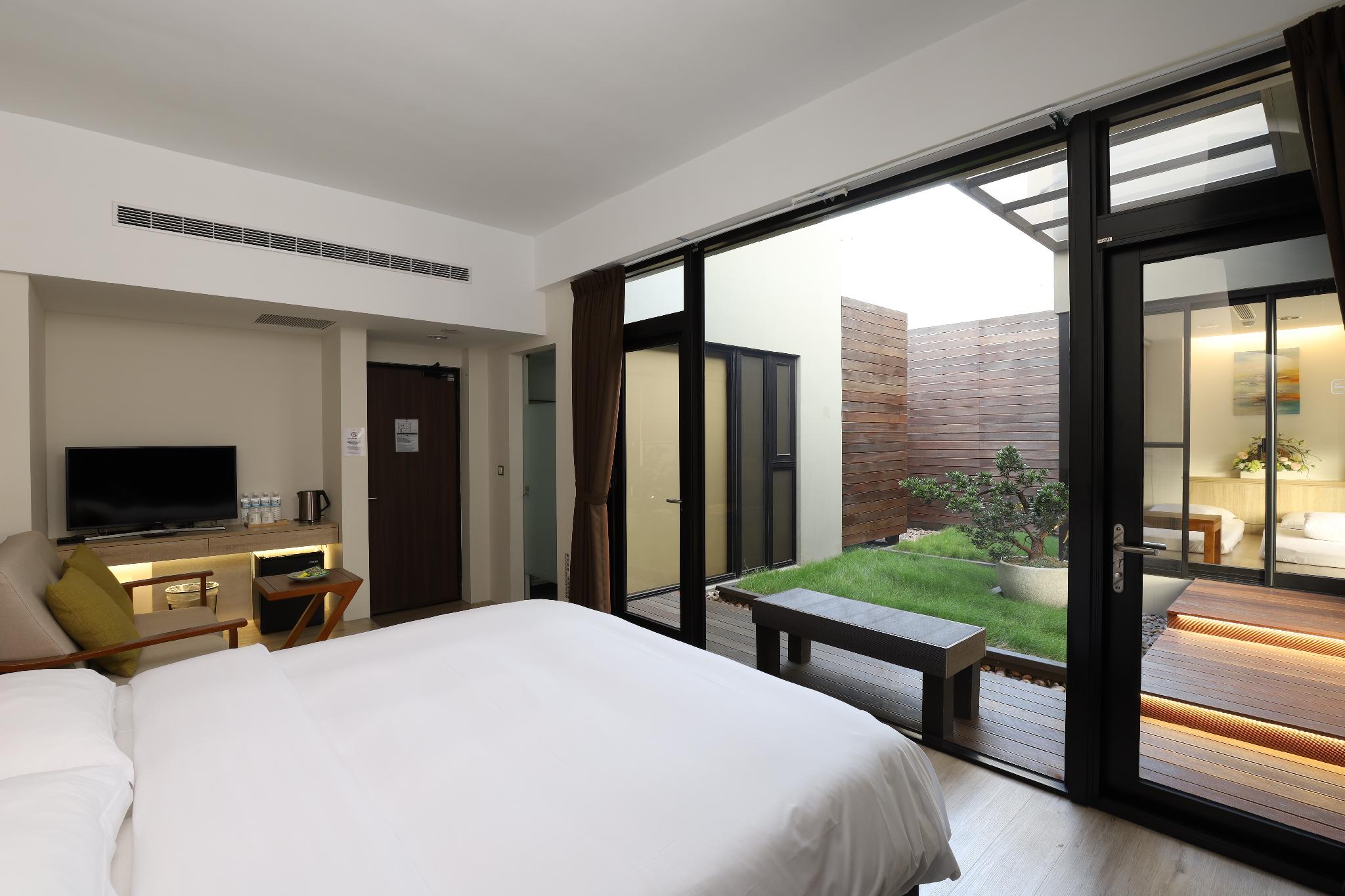Z, Premium, Quadruple, Twin Beds, 2 Futon Beds