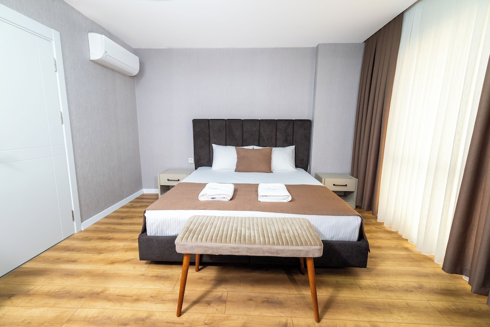 Luxury Life Suites 18/50
