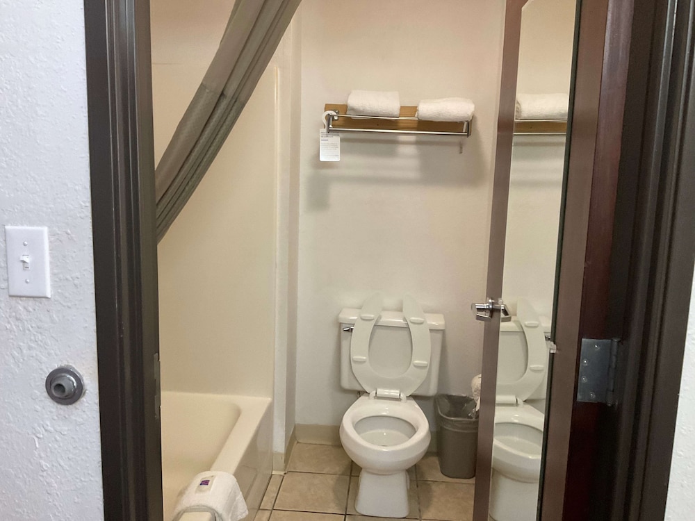 Motel6 Hannibal, MO 43/45