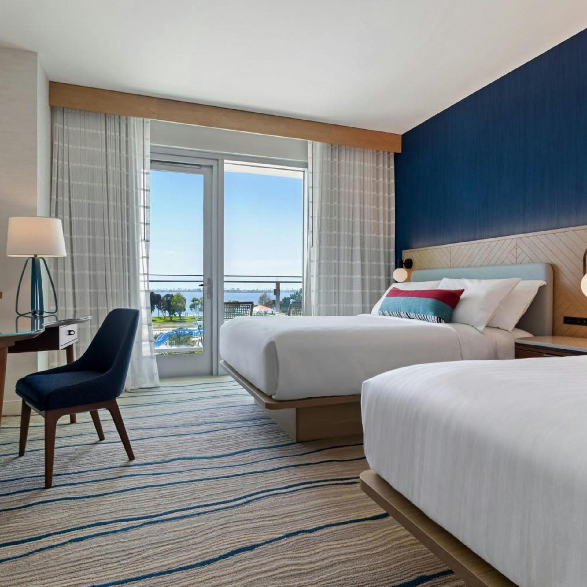 Room, Queen Bed, with View