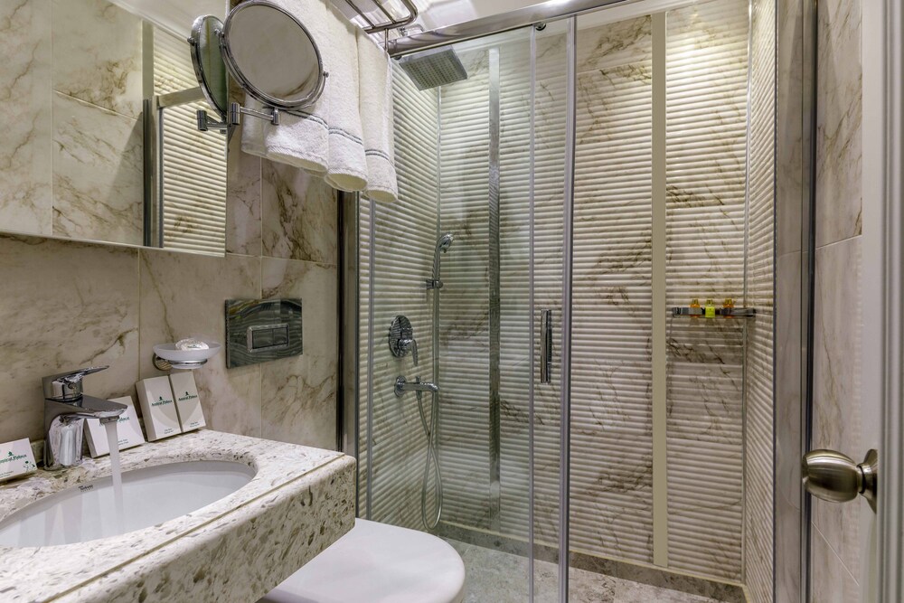 Amiral Palace Boutique Hotel 70/74