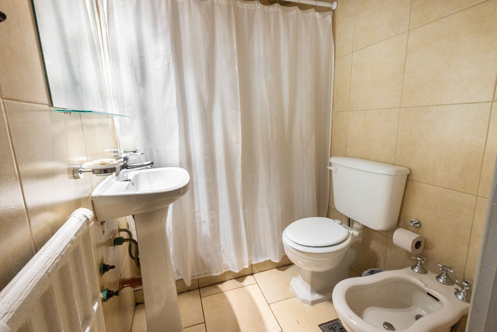 غرفة ثلاثية بسرير كوين وسرير فردي، TIERRA GAUCHA HOSTEL 3 4/7