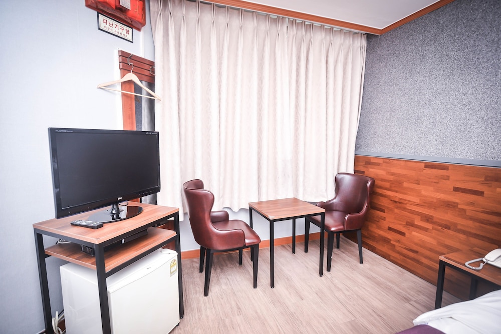 Noblesse Hotel 43/50