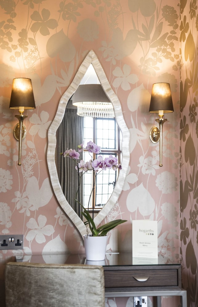 Hogarth S Stone Manor 28/73