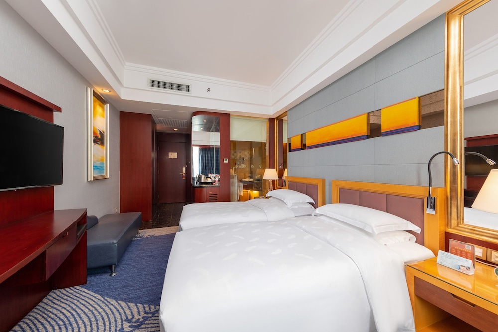 Zhuhai Charming Holiday Hotel 5/40