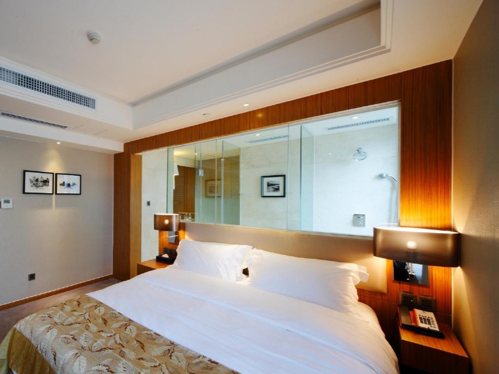 Special, Queen Bed