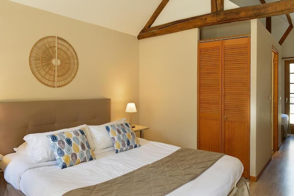 AUBERGE LE COLOMBIEN 9/37