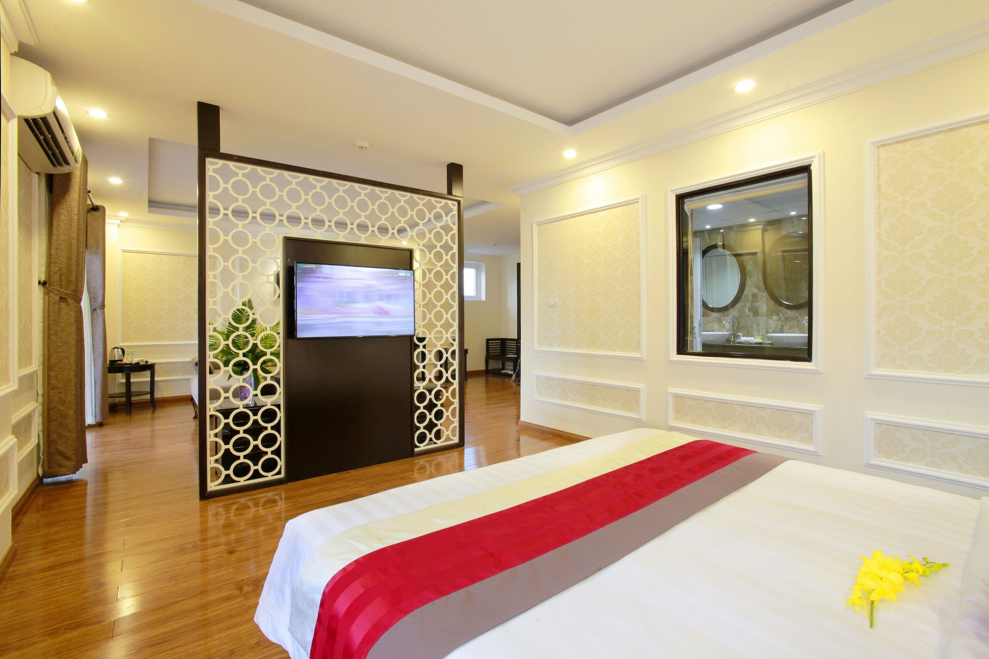 Suite, Balcony