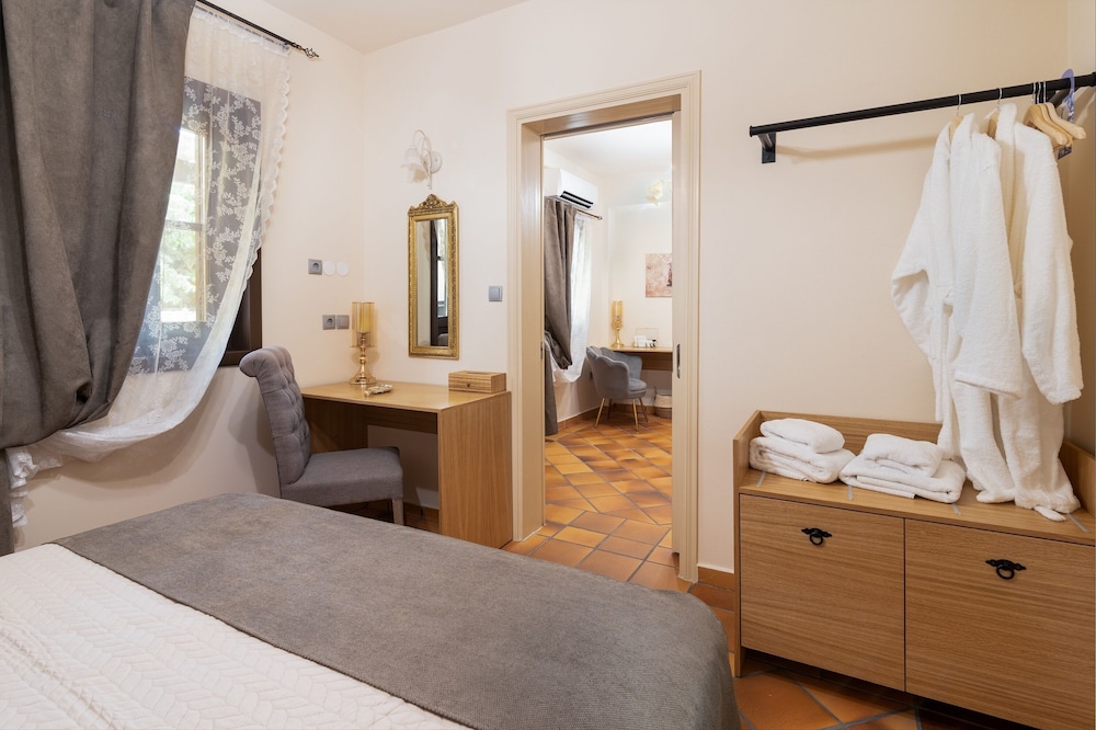 April Luxury Suites 13/50