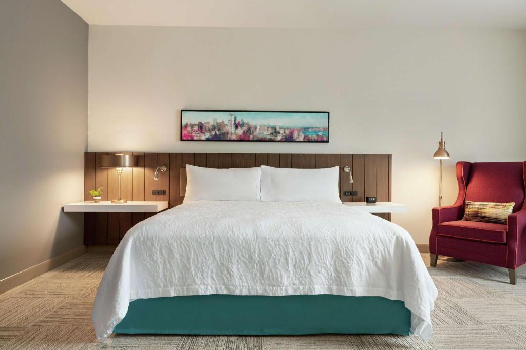 City, King Bed, Accessible