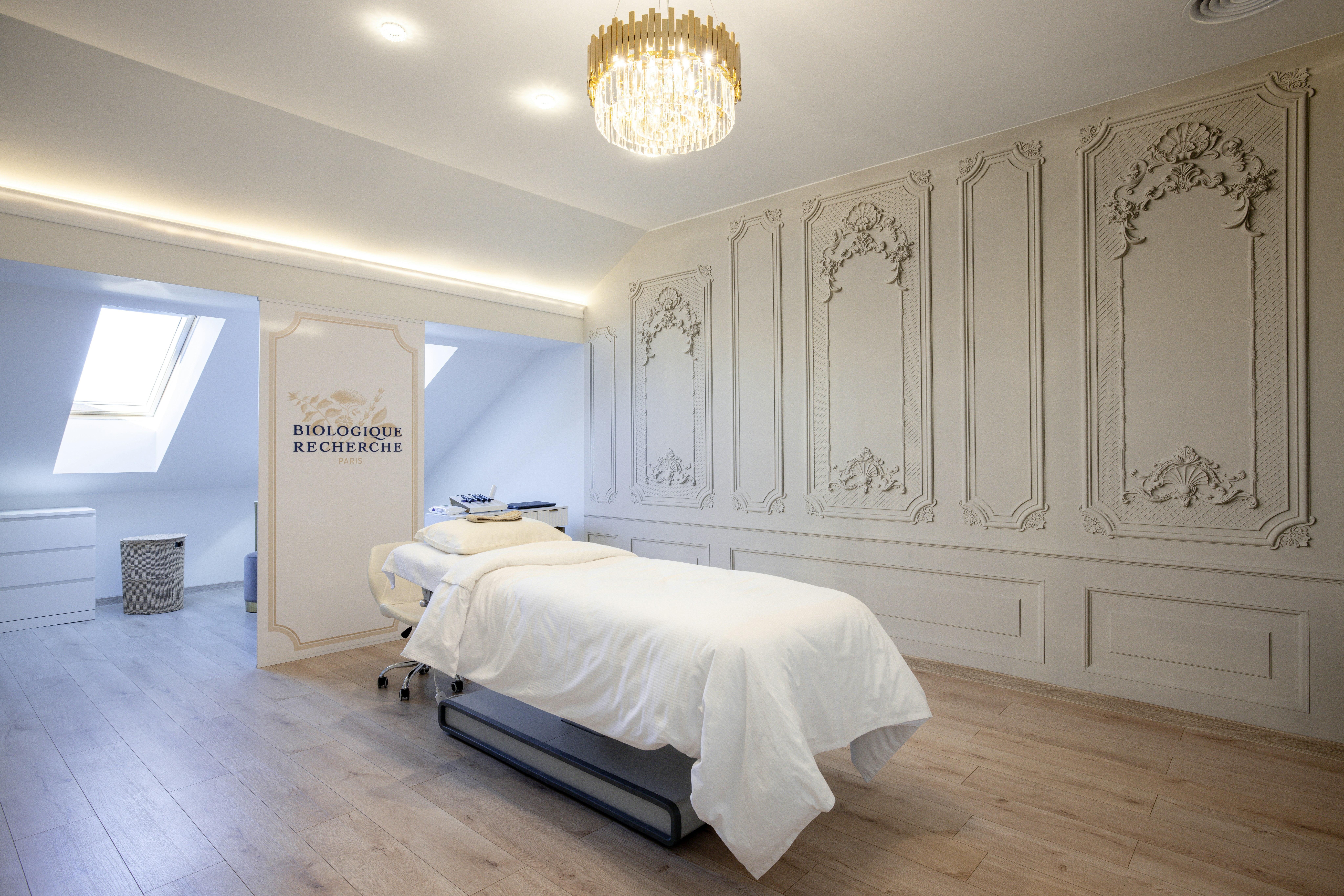Tresor Le Palais Timisoara, Curio Collection by Hilton 12/61