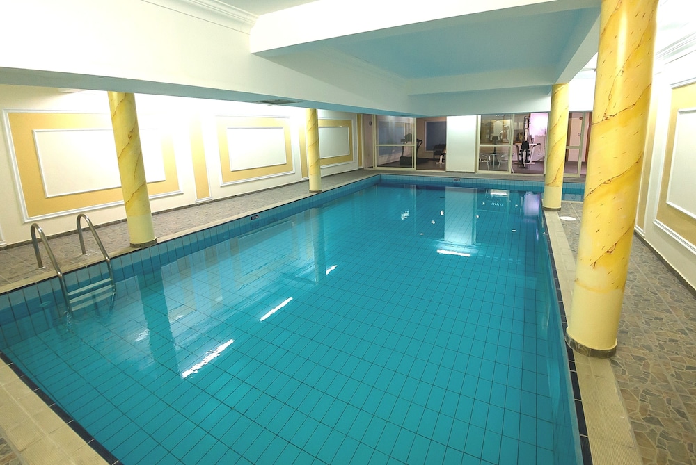 swimming pool spa