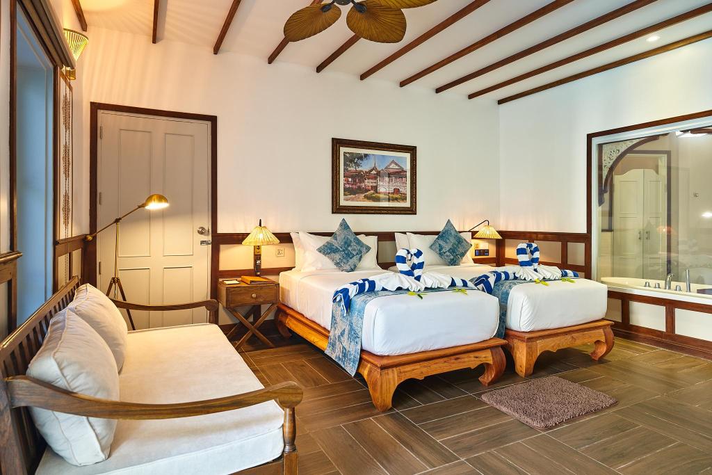 Room, Twin Beds, Pool Access