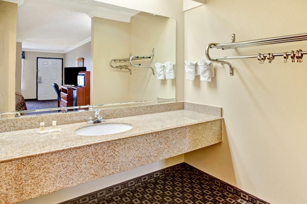 Motel6 La Porte, TX 51/54