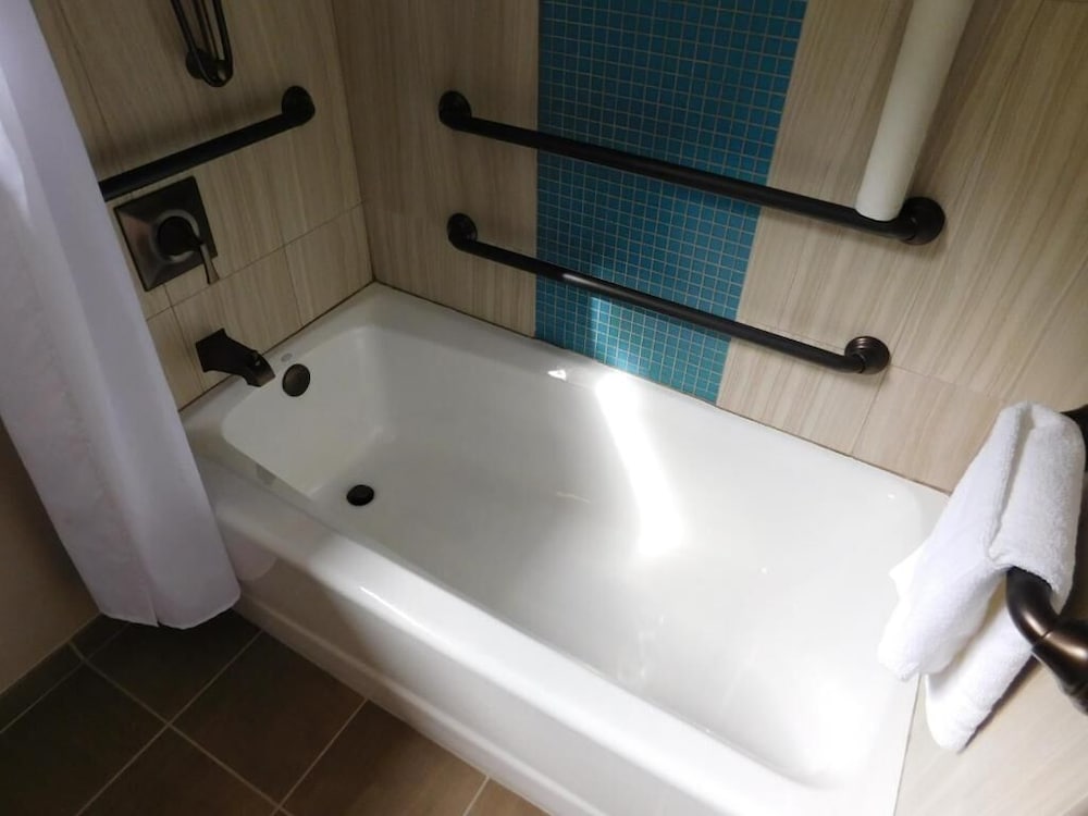 Wave Street Inn 25/41