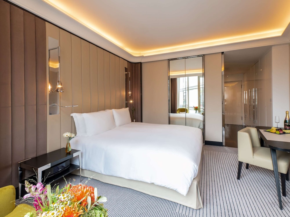 CLASSIC, QUEEN BED